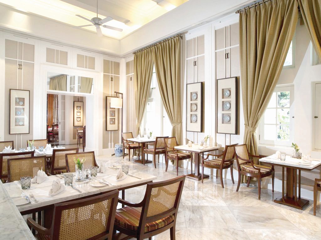 Menginap di Hotel Bergaya Kolonial